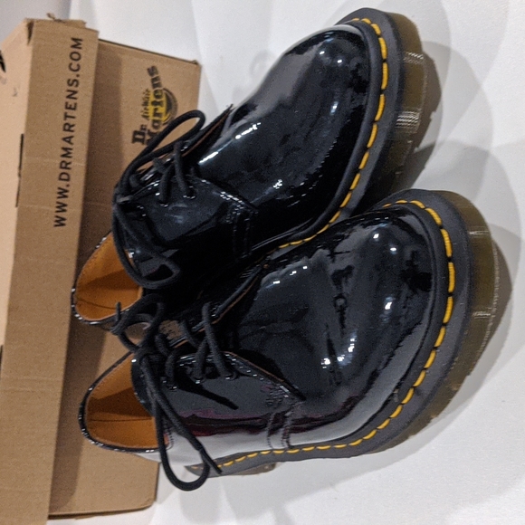 Dr. Marten's Women's Black Patent Leather Oxfords Size 9 - Picture 4 of 6